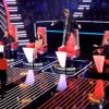 Louis Bertignac se lève sur sa chaise pour Linda dans The Voice sur TF1 le samedi 17 mars 2012