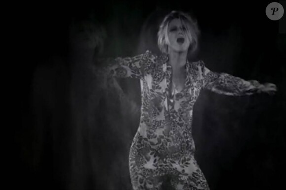 Selah Sue, lauréate du Prix Constantin 2011, dans le clip de This World (mars 2012), extrait de son premier album éponyme.