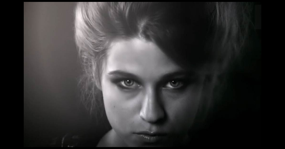 Selah sue, captivante, en transe dans le clip de this world