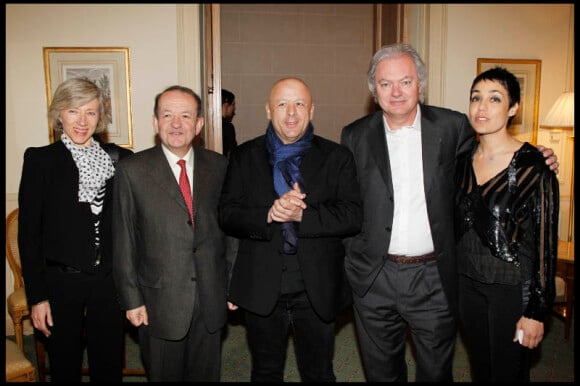 Thierry Marx, entouré de Jean-Bernard Grenier, Hubert de Boüard et Mathilde de l'Ecotais pour la remise des prix des "Trois Coups de l'Angélus", lors d'un dîner à l'Hôtel Bristol à Paris le 19 mars 2012
 