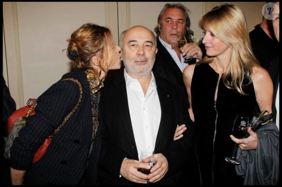 Virginie Couperie-Eiffel, Gérard Jugnot et Sarah Lavoine pour la remise des prix des "Trois Coups de l'Angélus", lors d'un dîner à l'Hôtel Bristol à Paris le 19 mars 2012
 