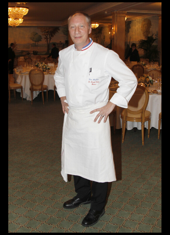 Eric Frechon pour la remise des prix des "Trois Coups de l'Angélus", lors d'un dîner à l'Hôtel Bristol à Paris le 19 mars 2012
 