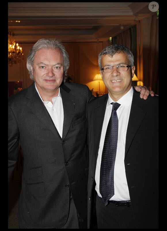 Hubert de Boüard et Jean-François Hesse pour la remise des prix des "Trois Coups de l'Angélus", lors d'un dîner à l'Hôtel Bristol à Paris le 19 mars 2012
 