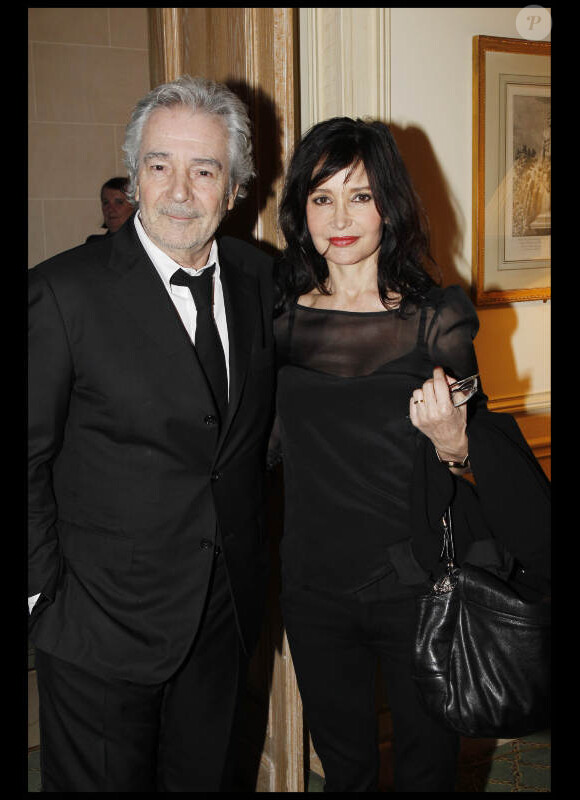 Pierre Arditi et Evelyne Bouix pour la remise des prix des "Trois Coups de l'Angélus", lors d'un dîner à l'Hôtel Bristol à Paris le 19 mars 2012
 