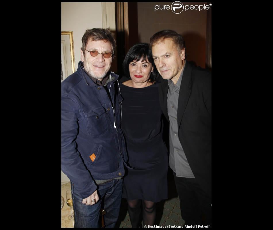 Tchécky Karyo avec Enki Bilal et sa femme pour la remise des prix des Trois Coups de l'Angélus 