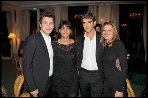 Marc Lavoine, Valérie Expert, Xavier de Moulins et sa femme Anaïs pour la remise des prix des "Trois Coups de l'Angélus", lors d'un dîner à l'Hôtel Bristol à Paris le 19 mars 2012
 