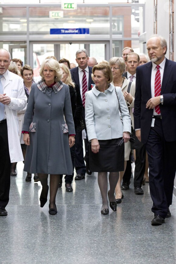 Visite de Camilla et la reine Sonja à l'hôpital universitaire d'Oslo, le 22 mars2012.
En mars 2012, le prince Charles et Camilla Parker Bowles effectuaient une  tournée officielle en Scandinavie, en représentation de la reine  Elizabeth II, dans le cadre de son jubilé de diamant.
