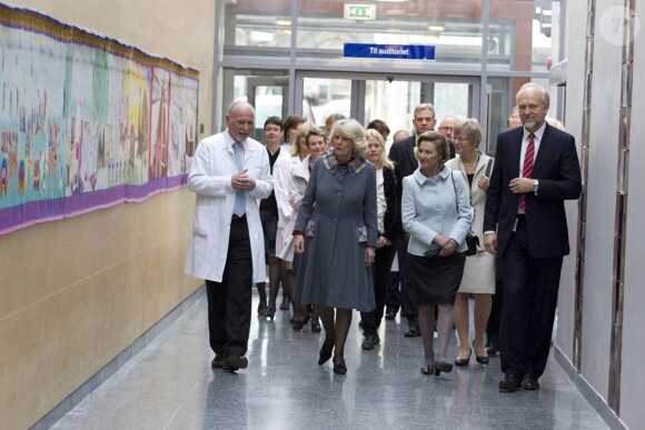 Visite de Camilla et la reine Sonja à l'hôpital universitaire d'Oslo, le 22 mars2012.
En mars 2012, le prince Charles et Camilla Parker Bowles effectuaient une  tournée officielle en Scandinavie, en représentation de la reine  Elizabeth II, dans le cadre de son jubilé de diamant.