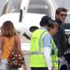 Miley Cyrus descend d'un jet privé à Los Angeles, avec son petit ami et possible fiancé Liam Hemsworth, le vendredi 23 mars 2012.