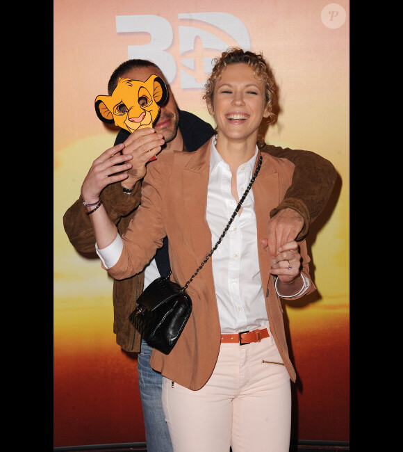 Lorie et Philippe Bas s'amusent lors de l'avant-première du Roi Lion en 3D au Gaumont Champs-Élysées, le 24 mars 2012