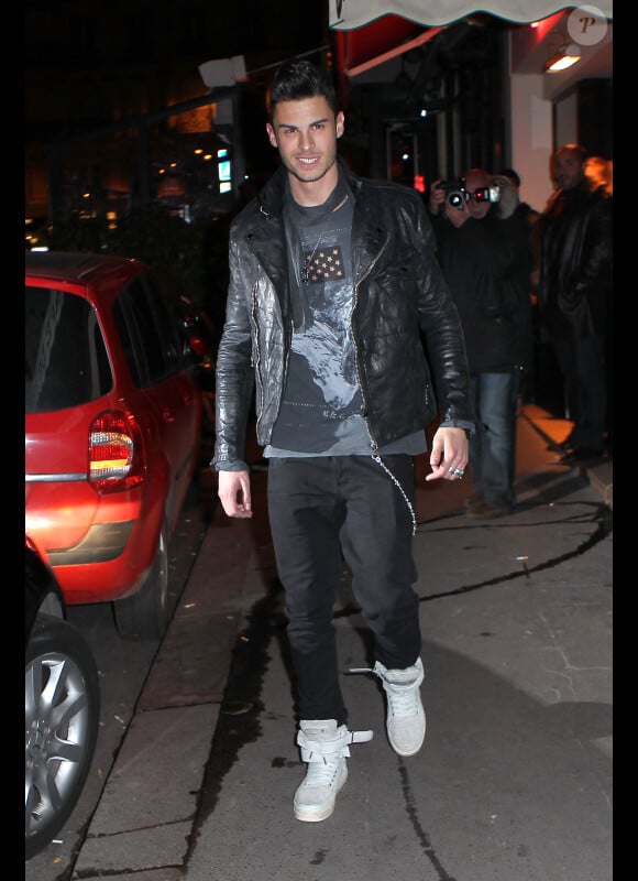 Baptiste Giabiconi devant le Montana, club de Paris, le 20 mars 2012