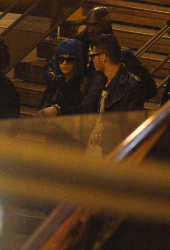 Exclu : Katy Perry et Baptiste Giabiconi arrivent ensemble à la gare en provenance de Londres le 19 mars 2012