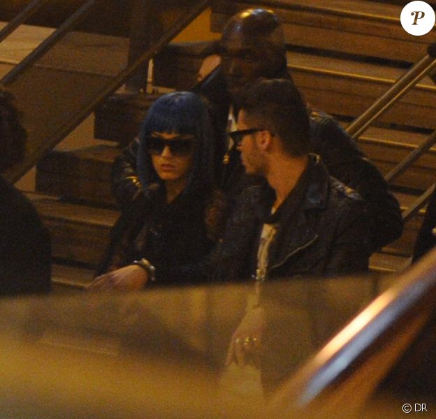 Exclu : Katy Perry et Baptiste Giabiconi arrivent ensemble à la gare en provenance de Londres le 19 mars 2012