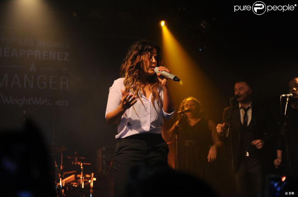 Amel Bent très concentrée lors de son showcase privé le 21 ...