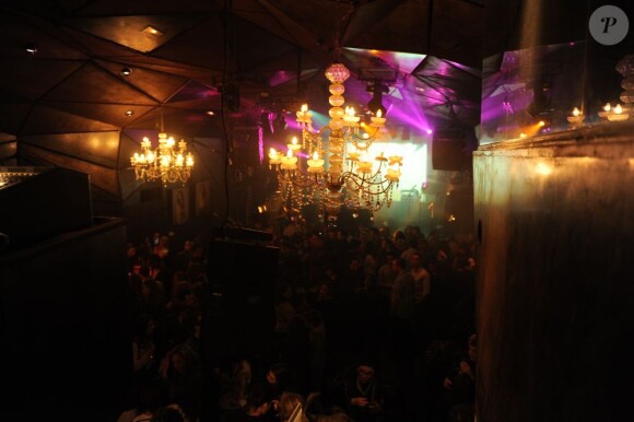 Une salle pleine à craquer pour Amel Bent lors de son showcase privé le 21 mars 2012 inédit au Nouveau Casino dans le cadre de sa collaboration avec Weight Watchers