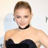 La jeune Chloë Moretz menait la jeune vague hollywoodienne dans sa robe Yves Saint Laurent Édition Soir lors de l'avant-première de la pièce d'opéra Manon au Metropolitan Opera. New York, le 26 mars 2012.