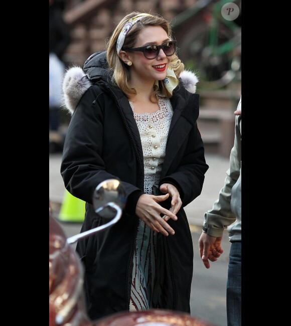 La petite soeur des célèbres jumelles, Elizabeth Olsen, sur le tournage à New York en mars 2012 du film Kill Your Darlings