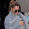 Beyoncé et sa fille Blue Ivy, emmaillotée dans une écharpe en fourrure à New York, le 27 mars 2012.