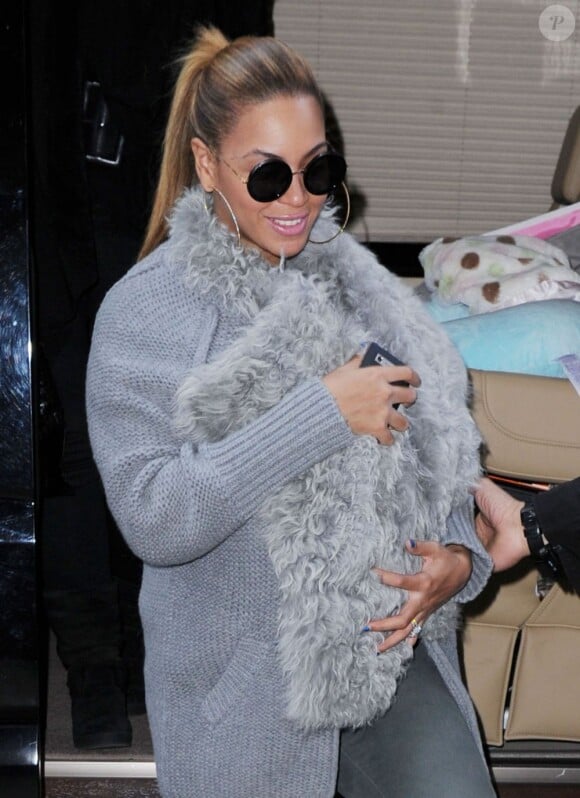 Beyoncé et sa fille Blue Ivy, un joli duo dans les rues de Manhattan à New York, le 27 mars 2012.