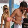 La sexy Shauna Sand sur la plage avec son mari Laurent Homburger et sa fille Alexandra, le 27 mars 2012 à Miami