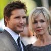 Peter Facinelli et Jennie Garth le 24 juin 2010 à Los Angeles pour la première de Twilight: Hésitation.
Après l'annonce de leur séparation le 13 mars 2012, qui remonte en fait au début de l'année, Jennie Garth et Peter Facinelli ont lancé la procédure de divorce : l'acteur de Twilight a déposé sa demande le 28 mars 2012, imité dans la foulée par sa future ex-femme.
