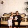 Jennie Garth et Peter Facinelli en 1998 avec leur première fille.
Après l'annonce de leur séparation le 13 mars 2012, qui remonte en fait au début de l'année, Jennie Garth et Peter Facinelli ont lancé la procédure de divorce : l'acteur de Twilight a déposé sa demande le 28 mars 2012, imité dans la foulée par sa future ex-femme.