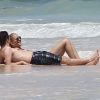 Kate Hudson et Matthew Bellamy sur la plage à Cancùn : une scène romantique digne de Tant qu'il y aura des hommes. Le 16 mars 2012.