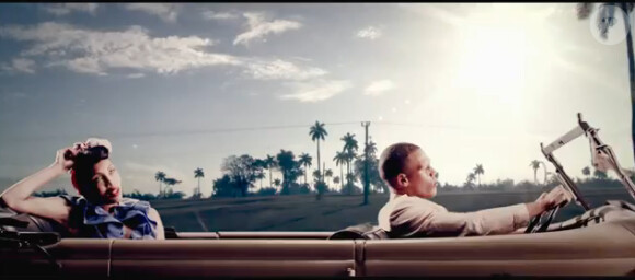 Imany dans le clip de Please and Change, extrait de l'album The Shape of a Broken Heart, réédité en février 2012.