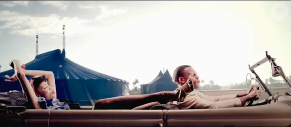 Imany dans le clip de Please and Change, extrait de l'album The Shape of a Broken Heart, réédité en février 2012.