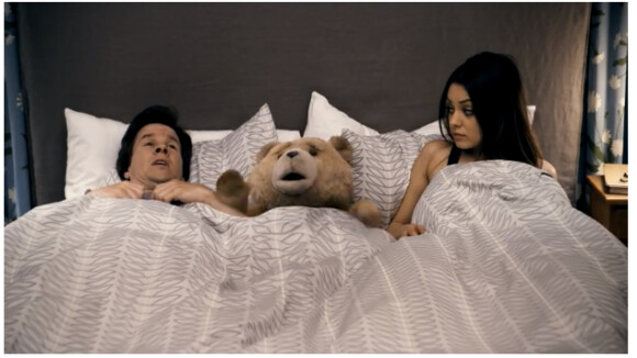 Ted : Le couple de Mila Kunis et Mark Wahlberg menacé par un ours grossier
