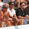 En compagnie de ses amis, Noah Becker au Tournoi de Volleyball des Models 2012 à Miami le 1er avril 2012