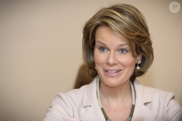 La princesse Mathilde de Belgique en visite dans un centre médical de Skhodra le 29 mars 2012. Elle était du 28 au 30 mars 2012 en visite en Albanie en tant qu'ambassadrice spéciale pour la vaccination en Europe pour le compte de l'Organisation Mondiale de la Santé (OMS).