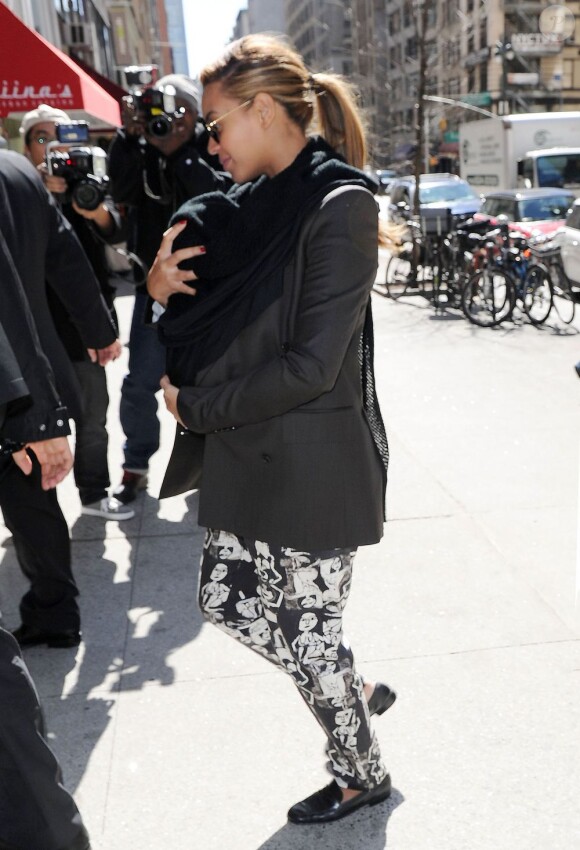 Sortie shopping et dépenses pour Beyoncé Knowles et sa fille Blue Ivy ! New York le 2 avril 2012