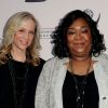 Betsy Beers et Shonda Rhimes lors d'une soirée en l'honneur de Shonda Rhimes à Hollywood à Los Angeles le 2 avril 2012