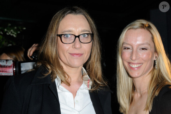 Virginie Despentes et Adélaïde de Clermont-Tonnerre le 3 avril 2012 à la Closerie des Lilas à Paris lors de la soirée en l'honneur du prix littéraire du même nom