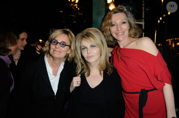 Brigitte Kernel, Nathalie Rheims et Emmanuelle de Boysson le 3 avril 2012 à la Closerie des Lilas à Paris lors de la soirée en l'honneur du prix littéraire du même nom