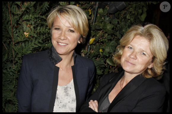 Ariane Massenet et sa soeur Béatrice lors de la soirée de la Closerie des Lilas à l'occasion de la remise du prix littéraire du même nom le 3 avril 2012 à Paris