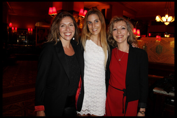 Carole Chrétiennot, Jessica Nelson, Emmanuelle de Boysson lors de la soirée de la Closerie des Lilas à l'occasion de la remise du prix littéraire du même nom le 3 avril 2012 à Paris
