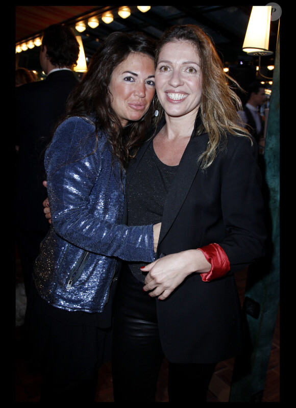Elsa Wolinski et Carole Chrétiennot lors de la soirée de la Closerie des Lilas à l'occasion de la remise du prix littéraire du même nom le 3 avril 2012 à Paris