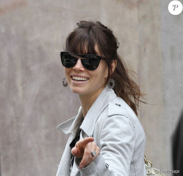 Jessica Biel a fait une escapade à Paris le vendredi 6 avril afin de faire une séance shopping et le repérage... de sa robe de mariée ?