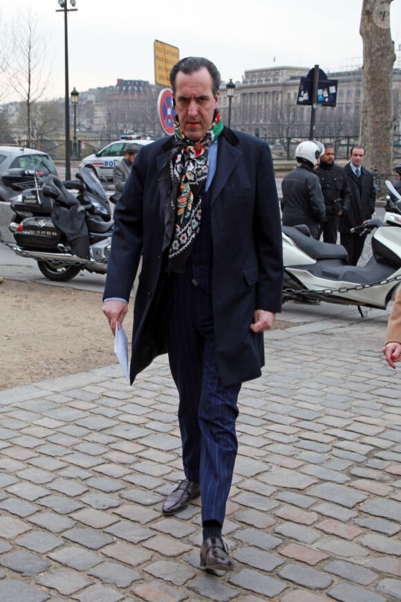 Jaime de Marichalar arrive au défilé Vuitton à Paris le 7 mars 2012. Le 9 avril, son fils Felipe s'est tiré une balle dans le pied droit en s'exerçant au tir avec lui, à Soria.