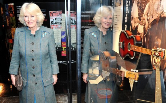 Camilla Parker Bowles en visite à Liverpool pour A Beatles Story, le 4 avril 2012.