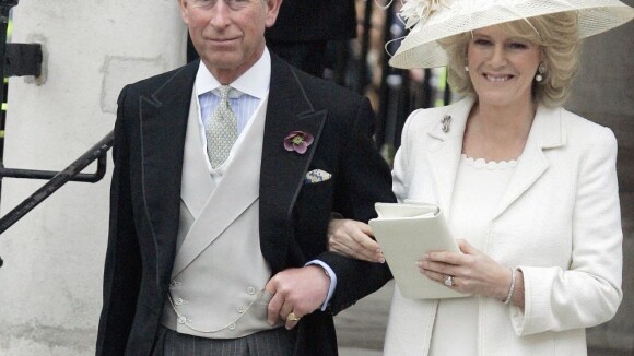 Camilla Parker Bowles : Pour ses 7 ans de mariage, Elizabeth II en fait une Dame