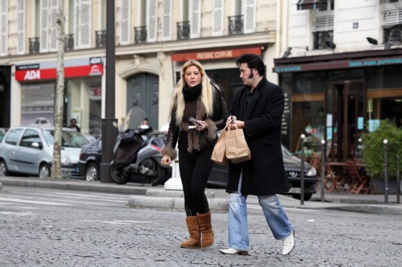 Loana et son ami Eryl Prayer, le 11 janvier 2012 à Paris.
