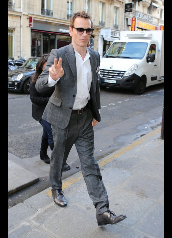Michael Fassbender arrive à la présentation du film Prometheus à Paris le 11 avril 2012