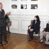 Bertrand Delanoë s'est fait une véritable joie de remettre la Médaille Grand Vermeil de la Ville de Paris à Juliette Gréco, jeudi 12 avril 2012.