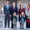 Le roi Juan Carlos en famille pour la messe de Pâques semblait déjà soufrant le 8 avril 2012