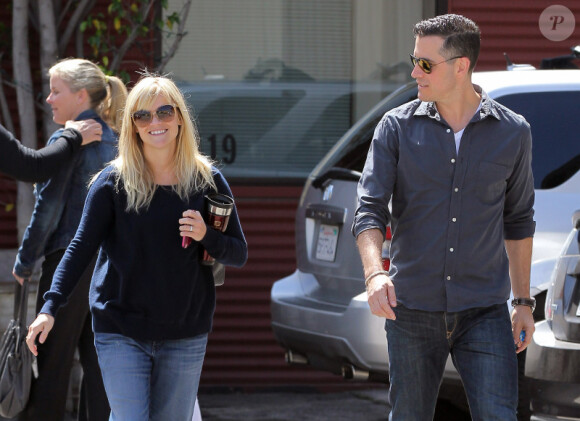 Reese Witherspoon et son mari Jim Toth sortent de l'église, à Santa Monica, le 15 avril 2012