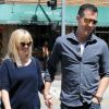 Reese Witherspoon et son mari Jim Toth, main dans la main, sortent de l'église, à Santa Monica, le 15 avril 2012 et vont déjeuner