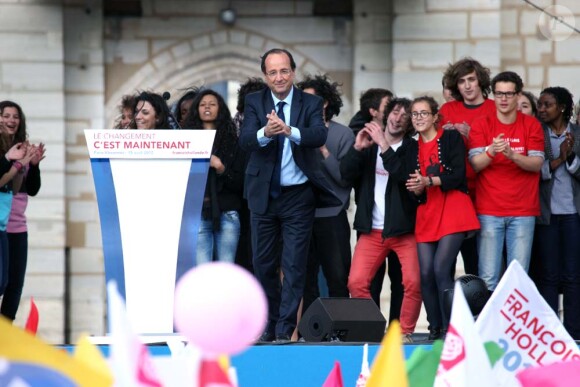 Dernier meeting d'envergure pour le candidat socialiste François Hollande au Château de Vincennes, le 15 avril 2012.
